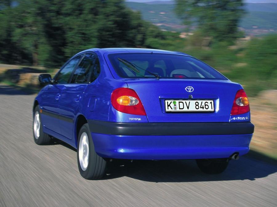  Toyota Avensis Hatchback 1997 года  (фото 6 из 8)